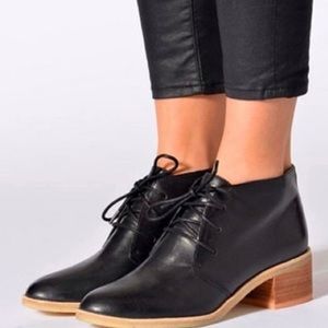 Clarks Phenia Carnaby Leather Heel Bootie 8.5